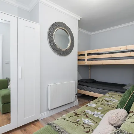 Spacious 3br In Temple Bar *