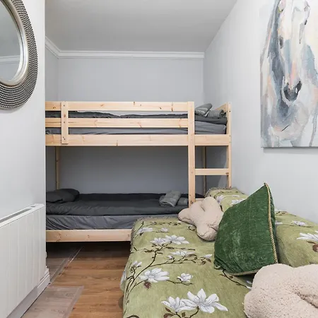 Spacious 3br In Temple Bar